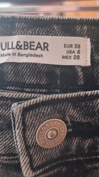 Pantalón pitillo negro vaquero
