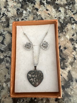 Conjunto collar y pendientes corazón plata