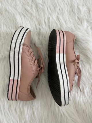 Zapatillas rosas con plataforma