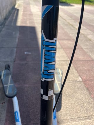 Patinete 3 ruedas azul y blanco plegable