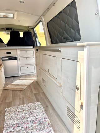 Volkswagen Caravelle 2012