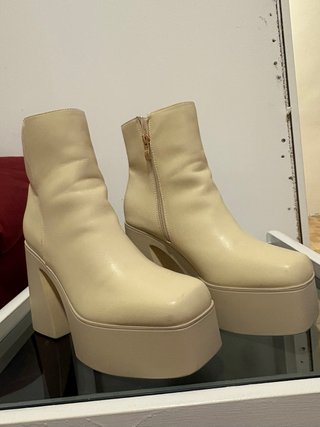 Botas Beige Plataforma Cremallera