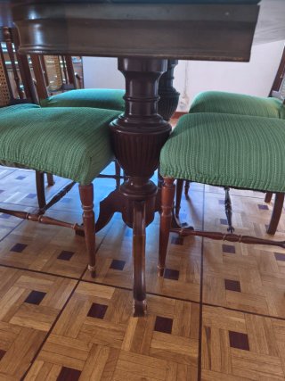 Tavolo da pranzo in vetro e 4 sedie in legno