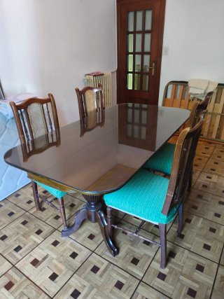 Tavolo da pranzo in vetro e 4 sedie in legno