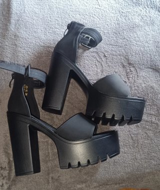 Tacones negros plataforma