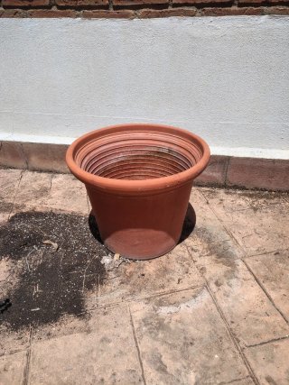 Maceta grande de barro