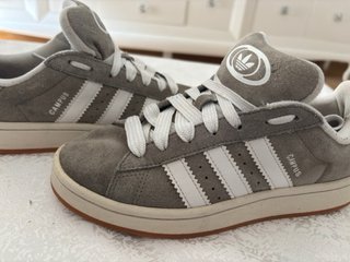 Adidas Campus Original 00s Gris y Blanco