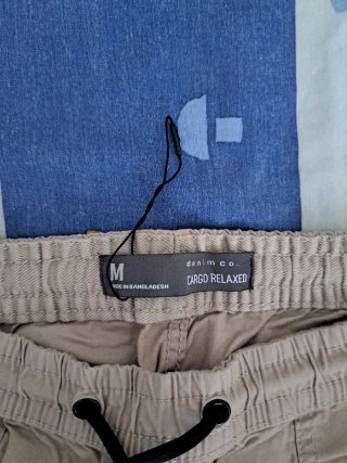 Pantalón corto cargo beige