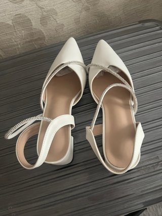 Zapatos de tacón blancos talla 39 con pedrería