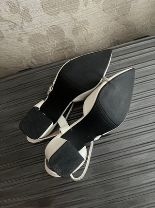 Zapatos de tacón blancos talla 39 con pedrería