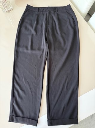 Pantalón de pinzas Stradivarius negro