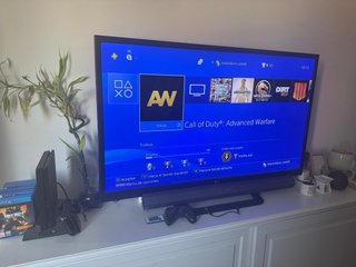 PS4 slim 1TB + 2 Mandos + 2 Juegos + Base de Carga