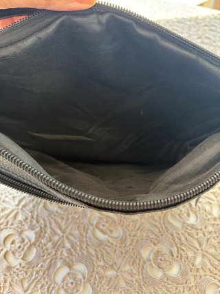 Borsa a tracolla nera con stampa fiore