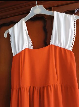 Vestido largo blanco y rojo con tirantes