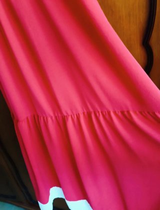 Vestido largo blanco y rojo con tirantes
