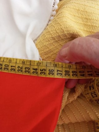 Vestido largo blanco y rojo con tirantes