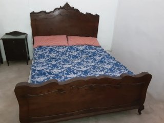 Cama antigua de madera