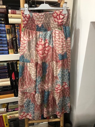 Falda y chaleco estampado