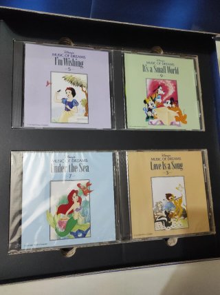 BOX 10 CDS + 2 LIBROS EDIC JAPONESA , COLECCION