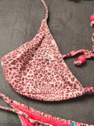 Bikini leopardo rosa con tiras