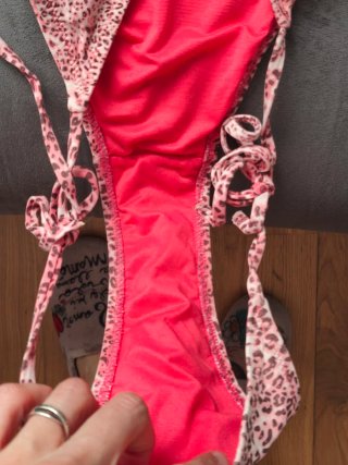 Bikini leopardo rosa con tiras
