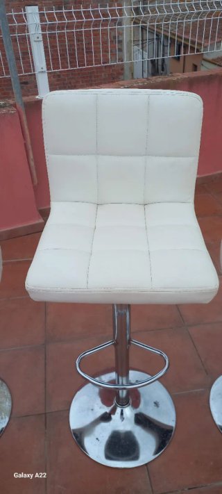 2 Taburetes Altos Blancos