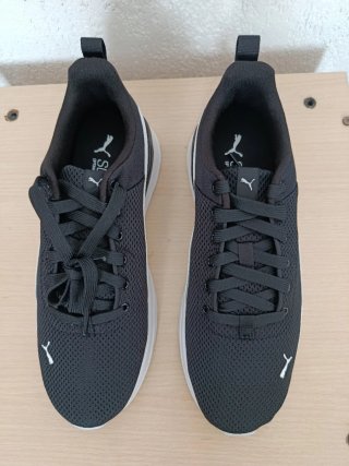 Puma Anzarun Lite Negro y Blanco
