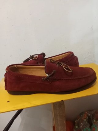 Zapatos de ante y piel rojos