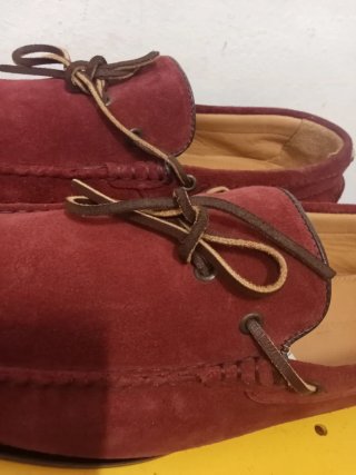 Zapatos de ante y piel rojos