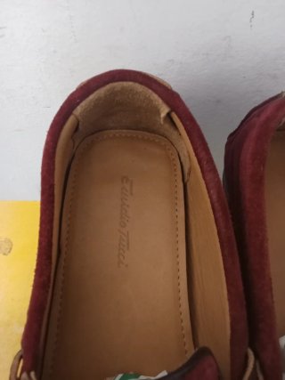Zapatos de ante y piel rojos