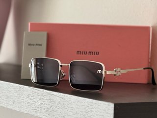 Gafas de sol Miu Miu cuadradas plateadas