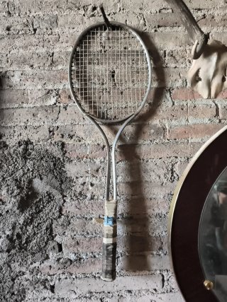 Raqueta de tenis antigua