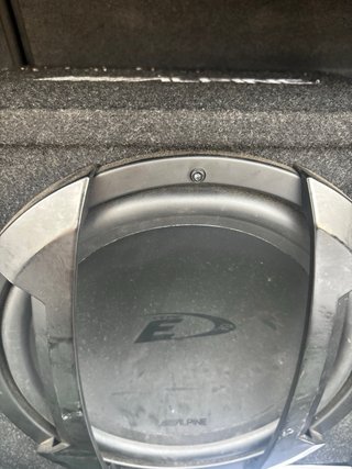 Subwoofer Alpine para coche