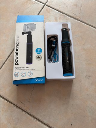 Treppiede con batteria integrata da 5200 mAh per fotocamere sportive e smartphone