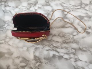 Bolso Elegante Rojo con Cadena Dorada