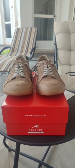 Zapatos Fluchos Beige Talla 42
