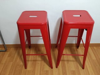 Taburete alto metálico rojo