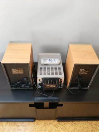 Mini cadena Sanyo CD/Radio