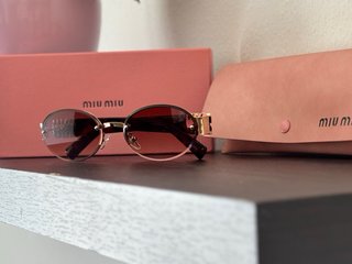 Gafas de sol Miu Miu ovaladas