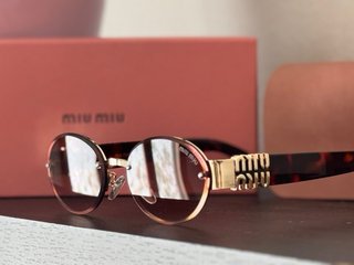 Gafas de sol Miu Miu ovaladas