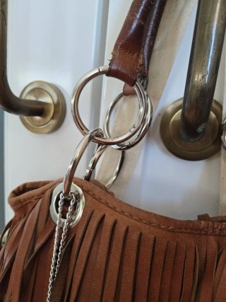 Bolso de piel vintage con flecos