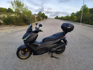 Moto Zontes D125 Maxi Scooter Negra