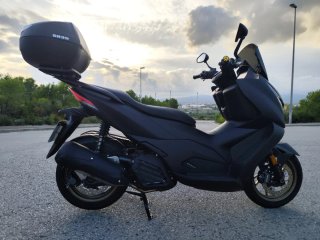 Moto Zontes D125 Maxi Scooter Negra