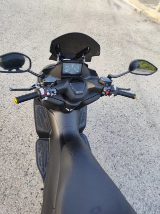 Moto Zontes D125 Maxi Scooter Negra