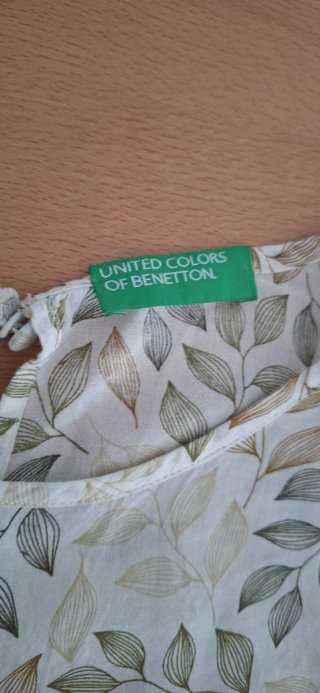 Blusa Benetton Hojas Beige y Verde