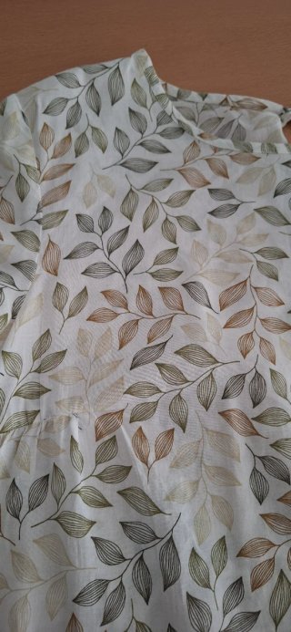 Blusa Benetton Hojas Beige y Verde
