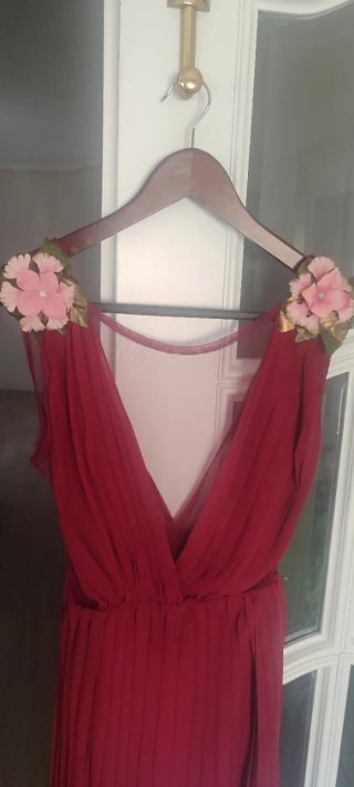 Vestido rojo con flores