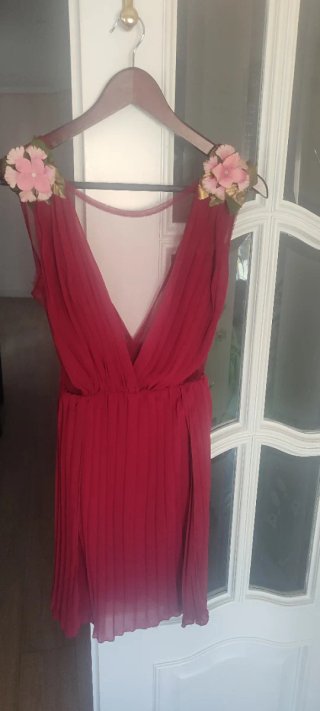 Vestido rojo con flores
