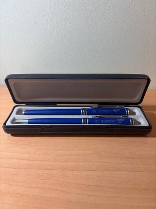 Bolígrafo y pluma Adeslas azul