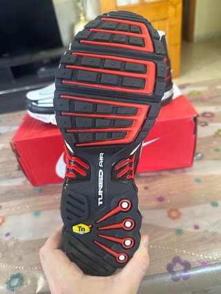 Zapatillas nike negro blanco y rojo